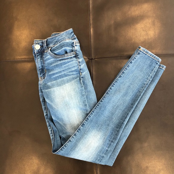 American Eagle Outfitters Denim - Light Wash AEO Denim Jegging Size 2 Long